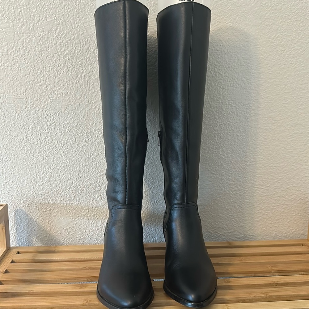 Orphe black leather, heeled boot
